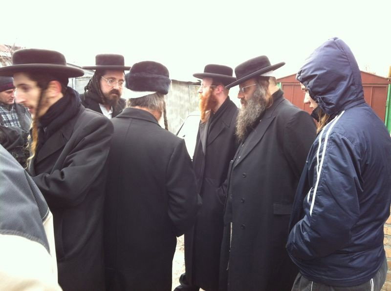 באומן נחרדו: גוים חפרו בבית העלמין