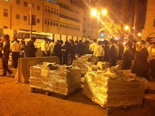 'יתד' בלחץ? אלימות במהלך חלוקת חינמון 'משפחה'