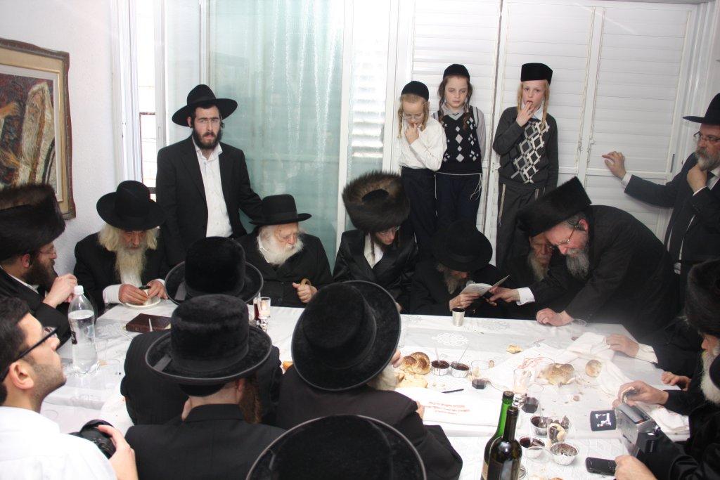 שבע ברכות אחרון לבן הרב פירר: הריקוד של גדולי הדור