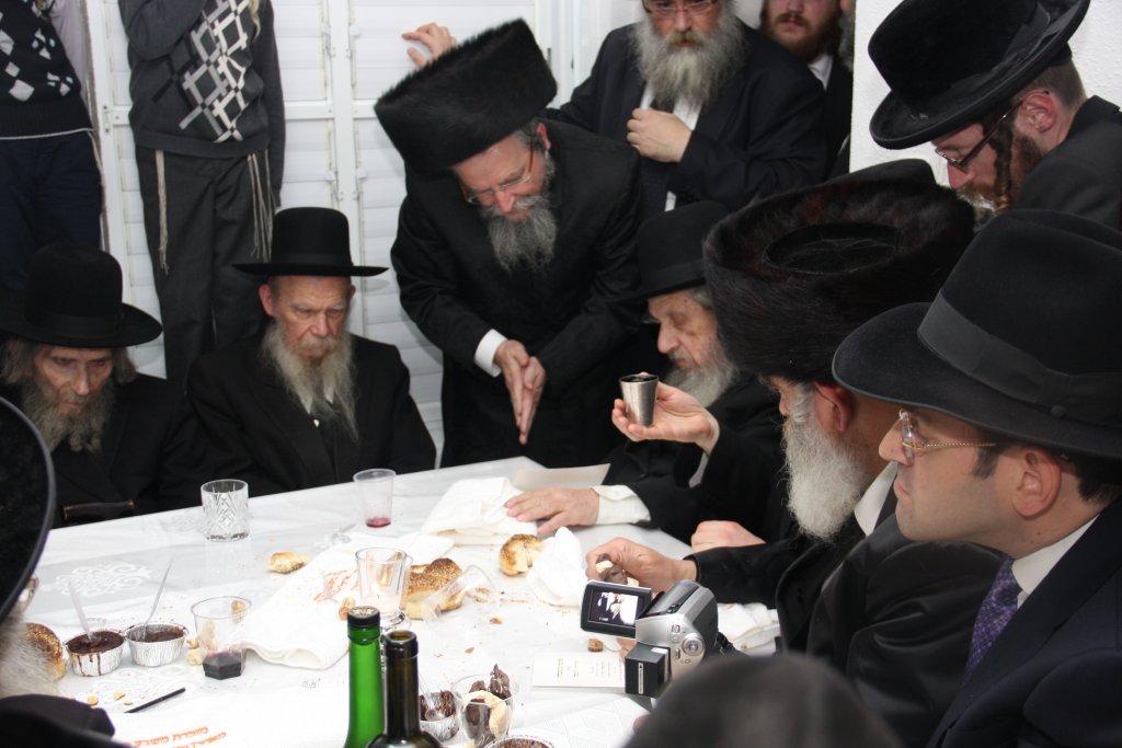 שבע ברכות אחרון לבן הרב פירר: הריקוד של גדולי הדור