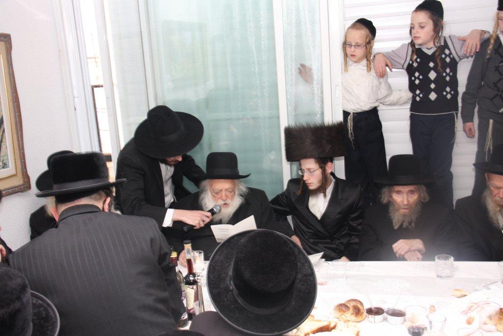 שבע ברכות אחרון לבן הרב פירר: הריקוד של גדולי הדור