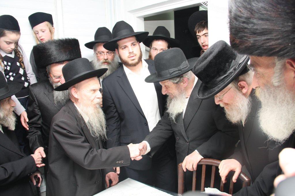 שבע ברכות אחרון לבן הרב פירר: הריקוד של גדולי הדור