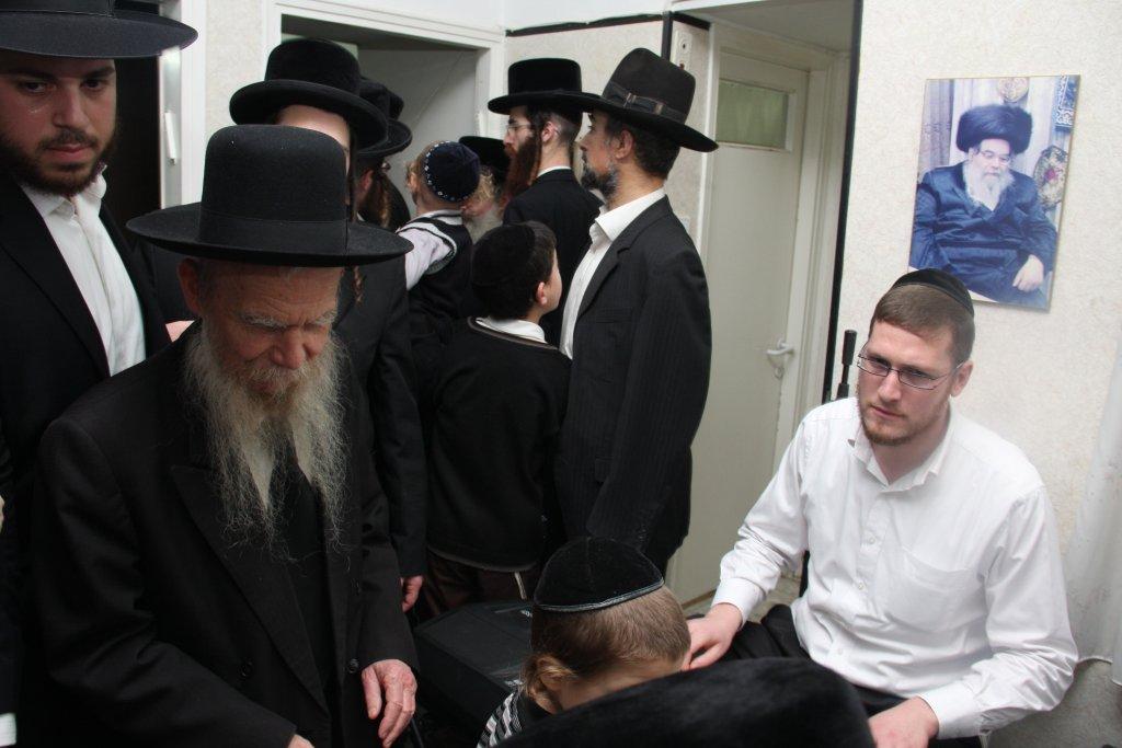 שבע ברכות אחרון לבן הרב פירר: הריקוד של גדולי הדור