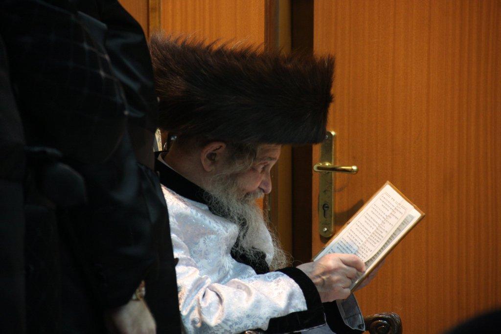 קודש הם: גדולי ישראל בהדלקת נרות חנוכה