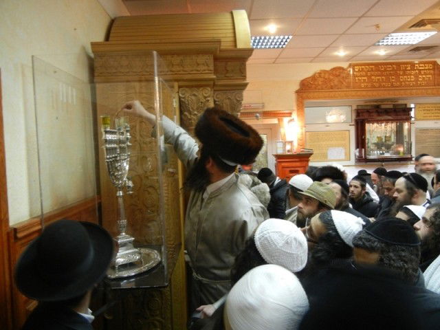אלף חסידים שהו באומן בשבת חנוכה