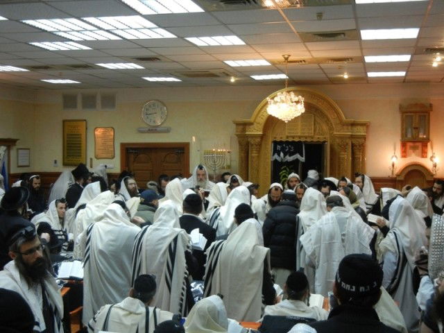 אלף חסידים שהו באומן בשבת חנוכה