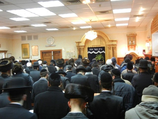 אלף חסידים שהו באומן בשבת חנוכה