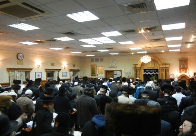 אלף חסידים שהו באומן בשבת חנוכה