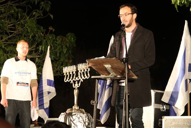 חרדים וחילונים הפגינו בבית שמש: דורשים מרה"ע להתפטר