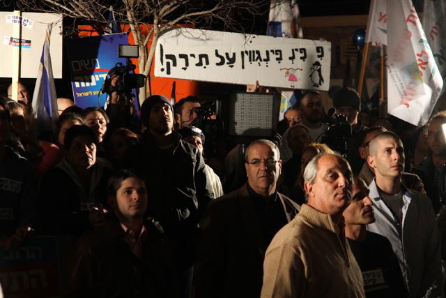 חרדים וחילונים הפגינו בבית שמש: דורשים מרה"ע להתפטר