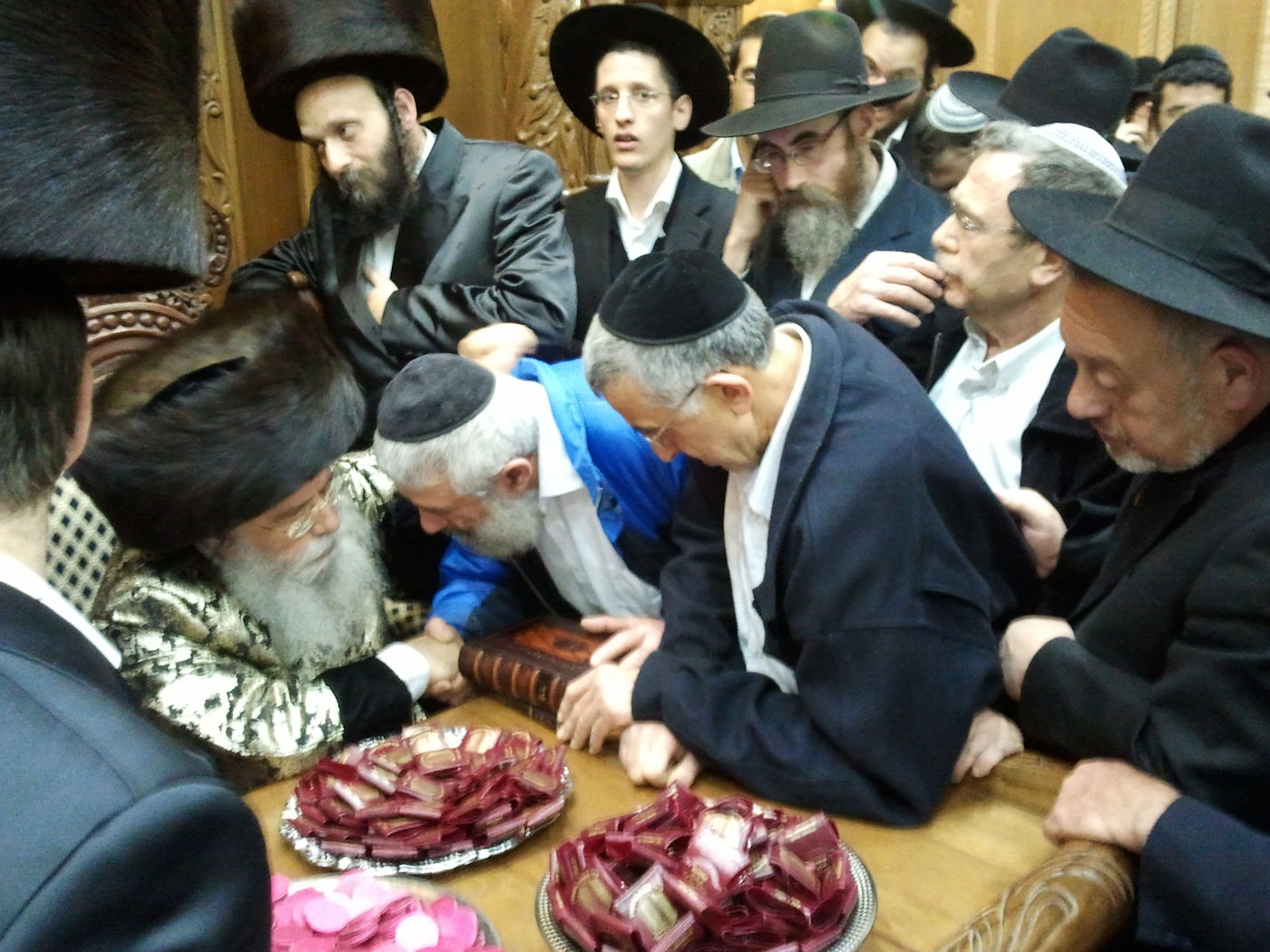 צפו בתמונות: נר חנוכה במישקולץ