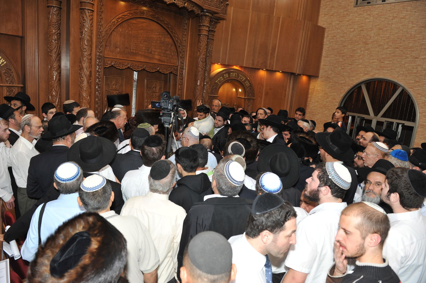 צפו בתמונות: נר חנוכה במישקולץ