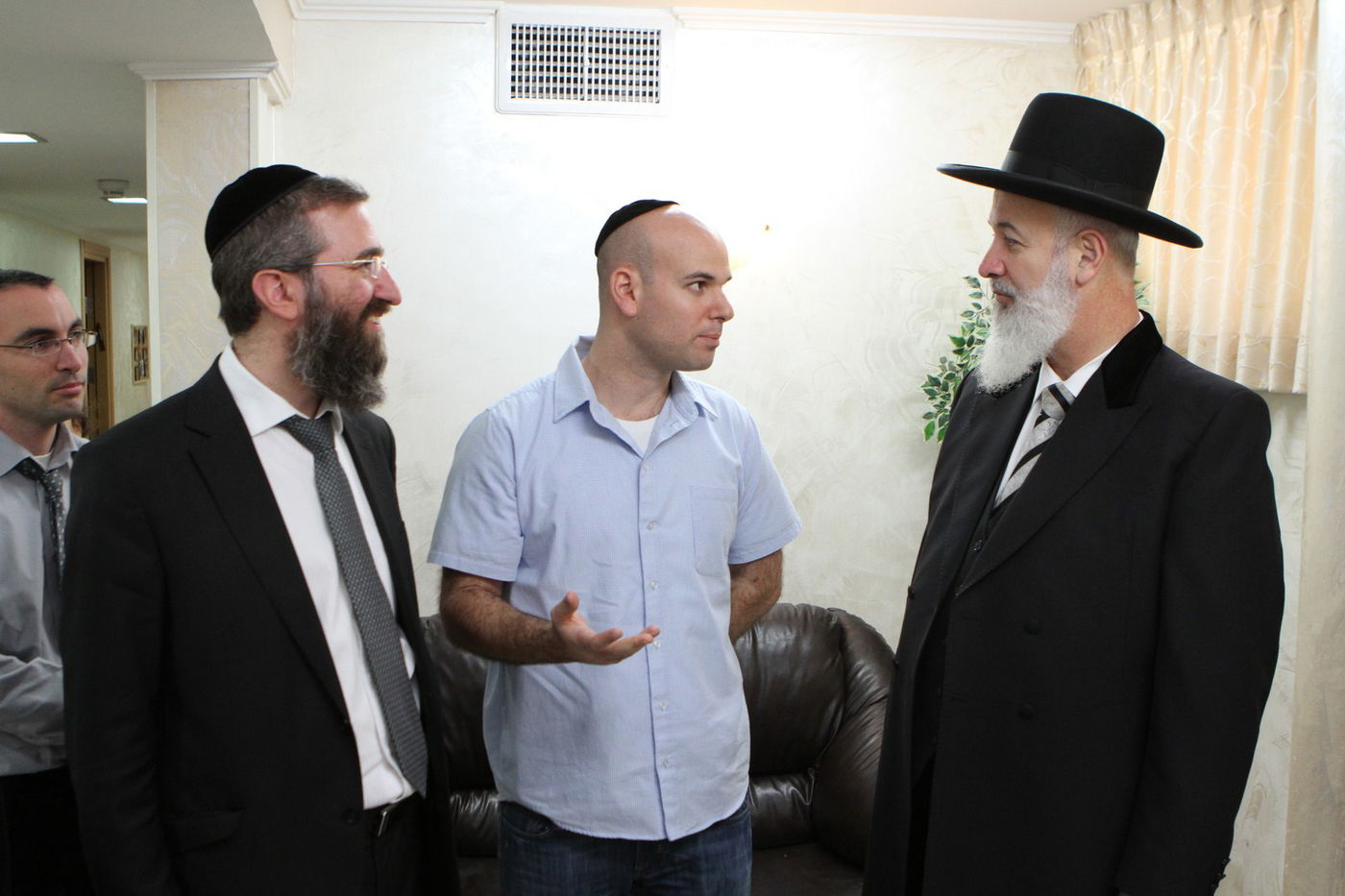 פלאפון תרמה מוצרי חשמל לבית הילדים