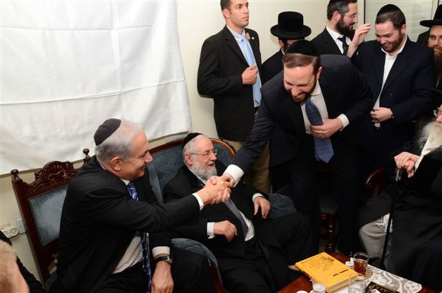 כיכר היום: מנחמים את הרב לאו