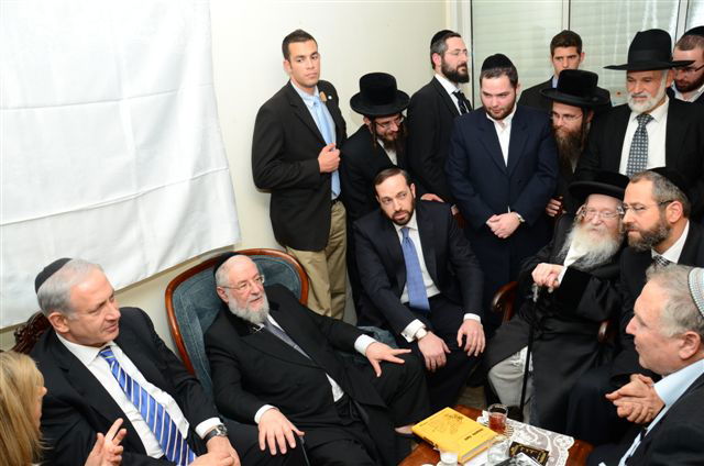 כיכר היום: מנחמים את הרב לאו