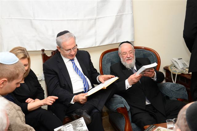 כיכר היום: מנחמים את הרב לאו