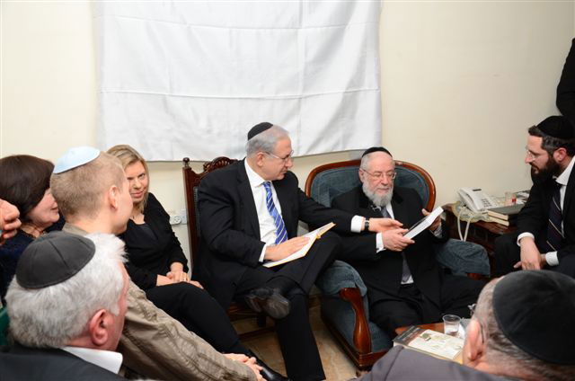 כיכר היום: מנחמים את הרב לאו