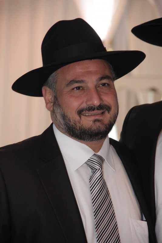 בעיצומם של ימי ההסתה: שרים ורבנים מחבקים את ראש-העיר