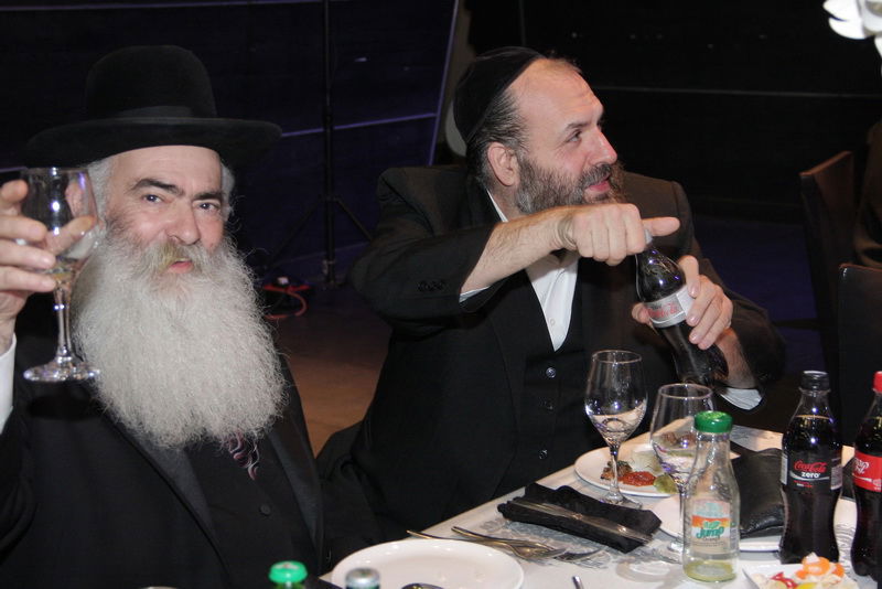 בעיצומם של ימי ההסתה: שרים ורבנים מחבקים את ראש-העיר