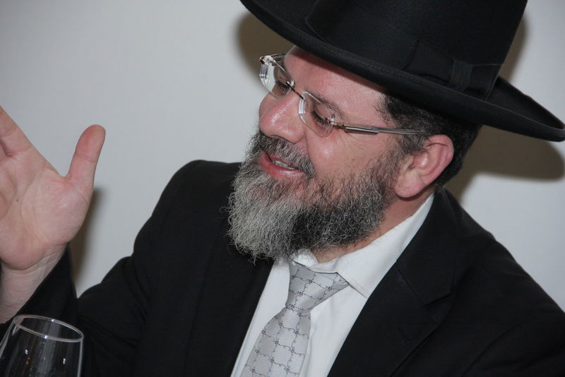 בעיצומם של ימי ההסתה: שרים ורבנים מחבקים את ראש-העיר