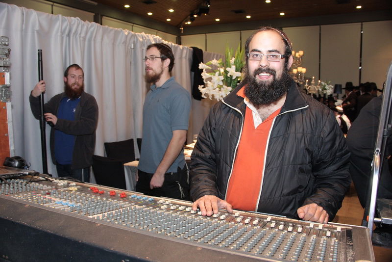 בעיצומם של ימי ההסתה: שרים ורבנים מחבקים את ראש-העיר