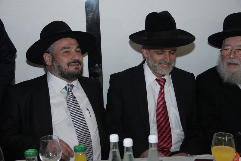 בעיצומם של ימי ההסתה: שרים ורבנים מחבקים את ראש-העיר