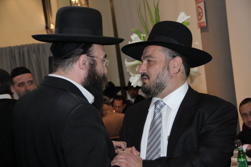 בעיצומם של ימי ההסתה: שרים ורבנים מחבקים את ראש-העיר