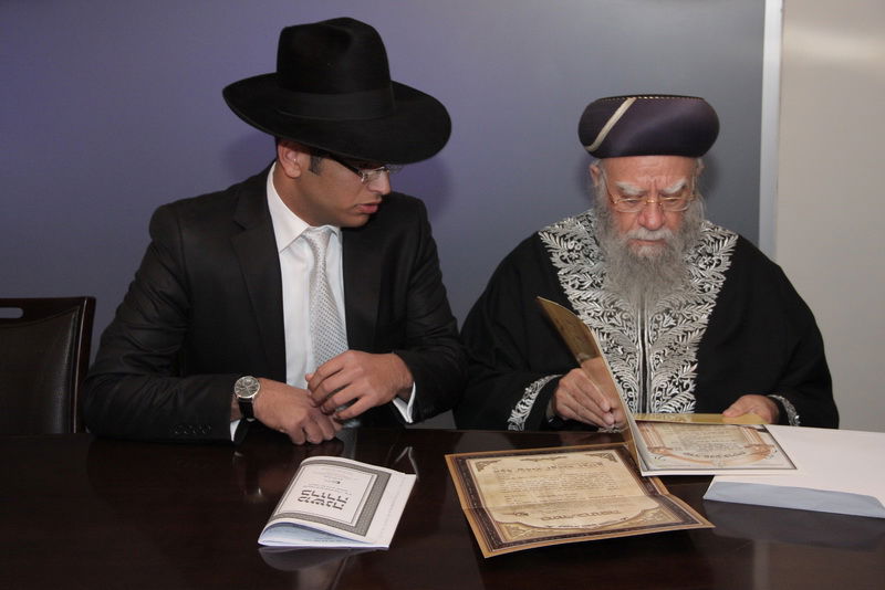 בעיצומם של ימי ההסתה: שרים ורבנים מחבקים את ראש-העיר