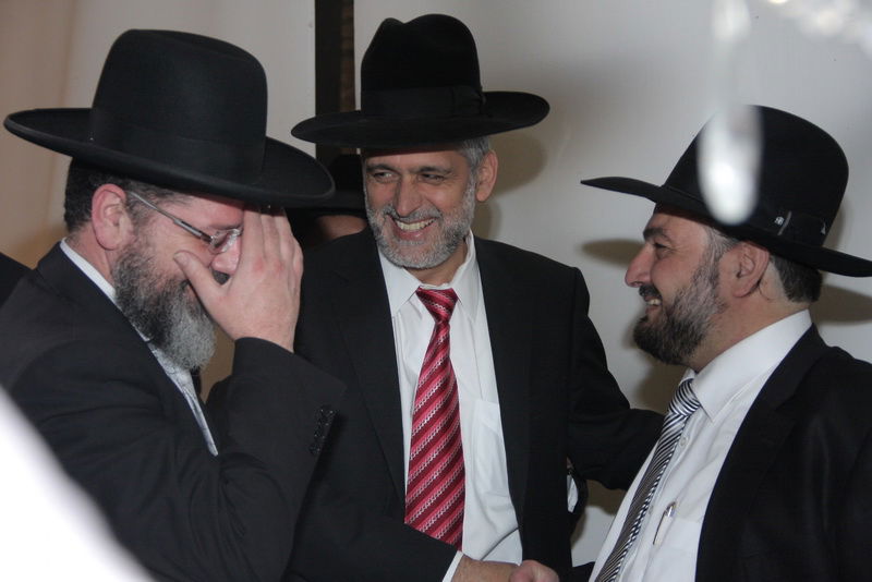 בעיצומם של ימי ההסתה: שרים ורבנים מחבקים את ראש-העיר