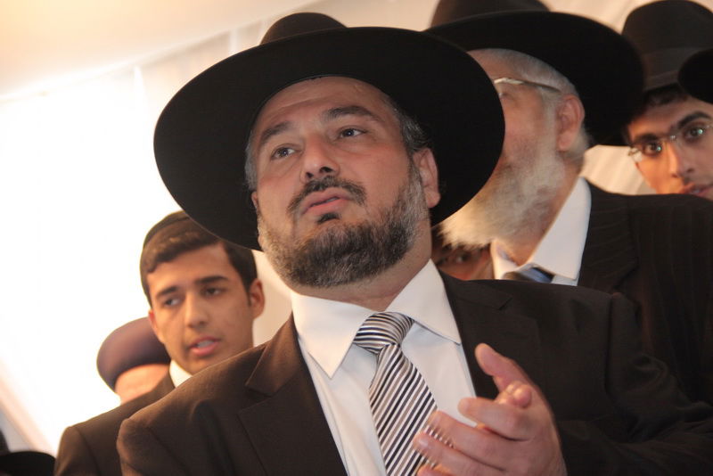 בעיצומם של ימי ההסתה: שרים ורבנים מחבקים את ראש-העיר