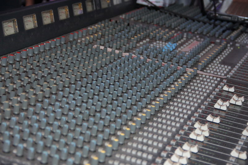 בעיצומם של ימי ההסתה: שרים ורבנים מחבקים את ראש-העיר