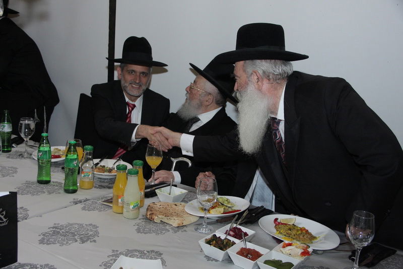 בעיצומם של ימי ההסתה: שרים ורבנים מחבקים את ראש-העיר