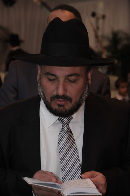 בעיצומם של ימי ההסתה: שרים ורבנים מחבקים את ראש-העיר