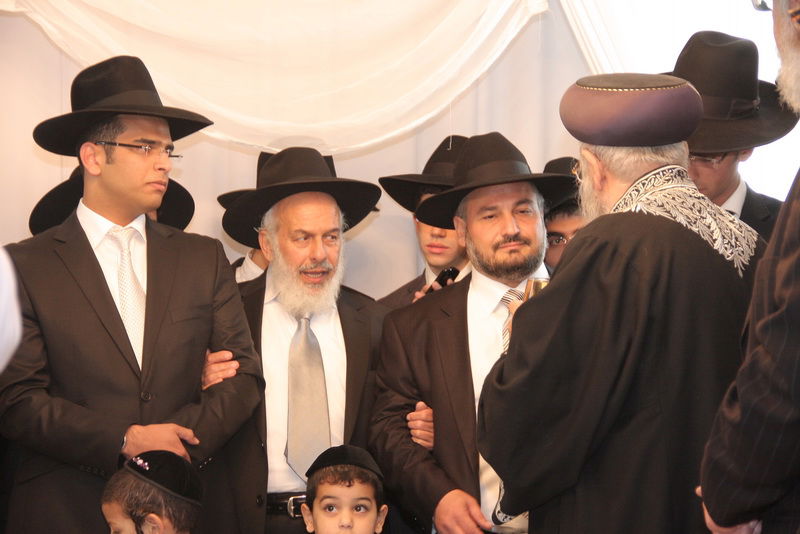 בעיצומם של ימי ההסתה: שרים ורבנים מחבקים את ראש-העיר