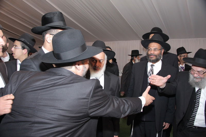 בעיצומם של ימי ההסתה: שרים ורבנים מחבקים את ראש-העיר