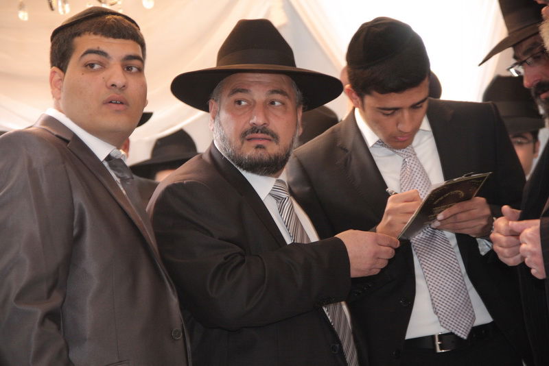 בעיצומם של ימי ההסתה: שרים ורבנים מחבקים את ראש-העיר