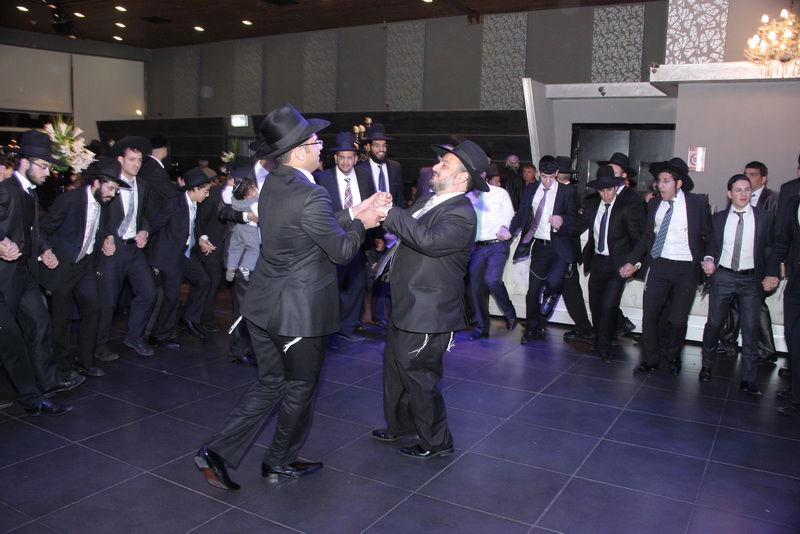 בעיצומם של ימי ההסתה: שרים ורבנים מחבקים את ראש-העיר