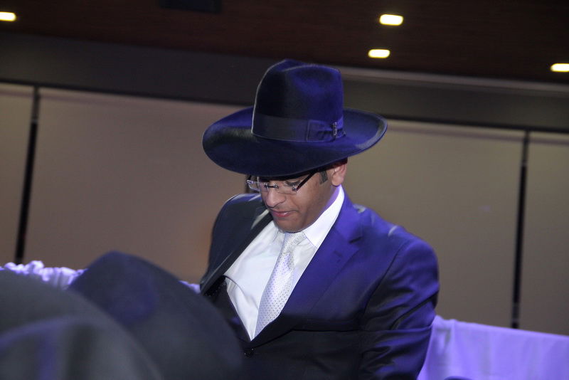 בעיצומם של ימי ההסתה: שרים ורבנים מחבקים את ראש-העיר