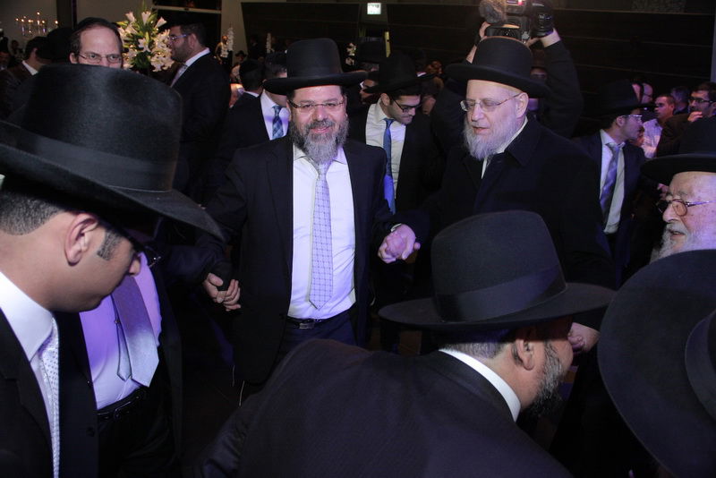 בעיצומם של ימי ההסתה: שרים ורבנים מחבקים את ראש-העיר