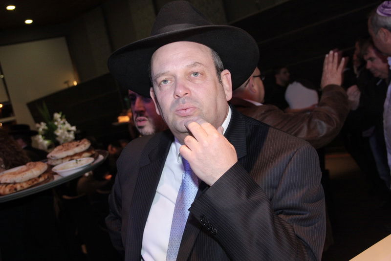 בעיצומם של ימי ההסתה: שרים ורבנים מחבקים את ראש-העיר