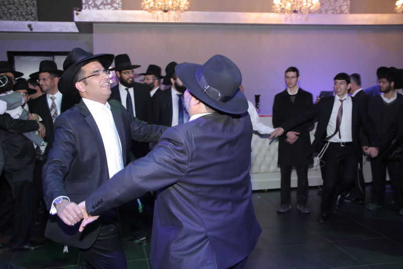 בעיצומם של ימי ההסתה: שרים ורבנים מחבקים את ראש-העיר