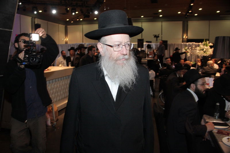 בעיצומם של ימי ההסתה: שרים ורבנים מחבקים את ראש-העיר