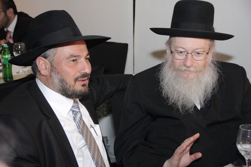 בעיצומם של ימי ההסתה: שרים ורבנים מחבקים את ראש-העיר