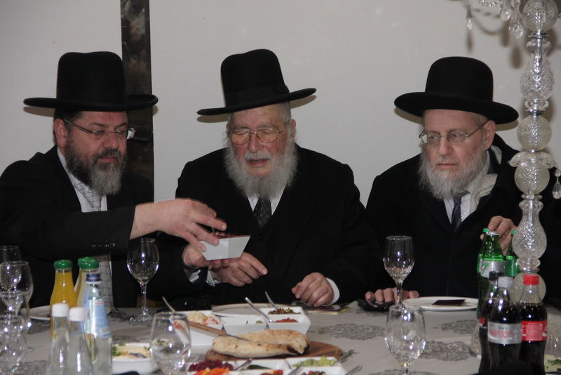 בעיצומם של ימי ההסתה: שרים ורבנים מחבקים את ראש-העיר