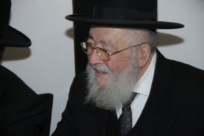 בעיצומם של ימי ההסתה: שרים ורבנים מחבקים את ראש-העיר