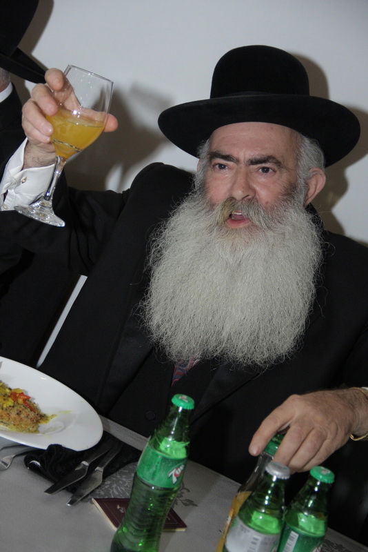 בעיצומם של ימי ההסתה: שרים ורבנים מחבקים את ראש-העיר