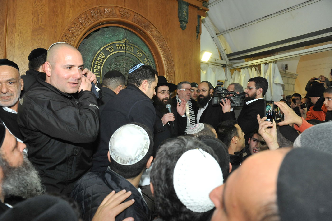 צפו: המסע של האדמו"ר רבי יאשיהו פינטו לחברון