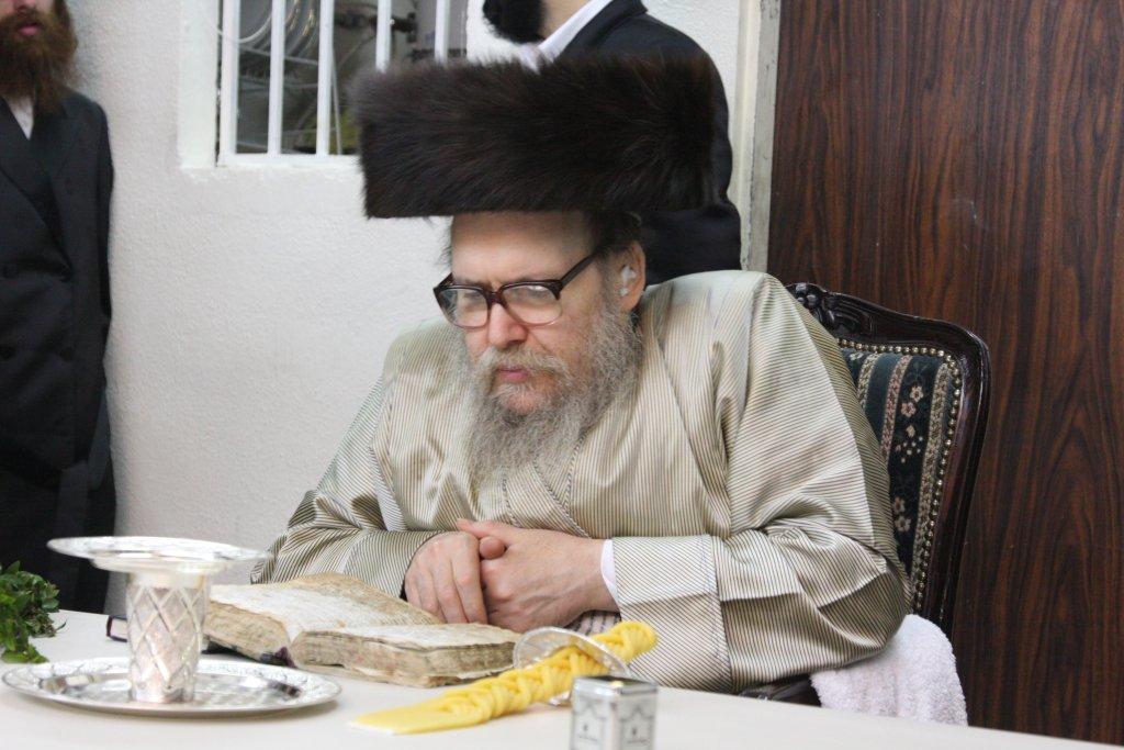 צפו בגלריה: מוצאי שבת בבית מדרשו של האדמו"ר מלעלוב ארה"ב