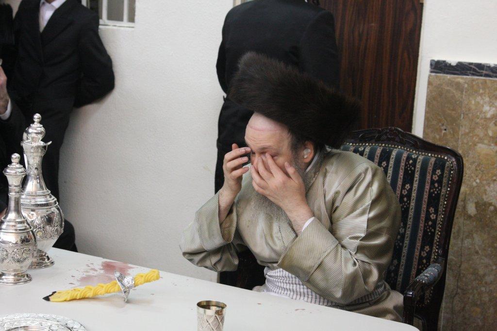 צפו בגלריה: מוצאי שבת בבית מדרשו של האדמו"ר מלעלוב ארה"ב