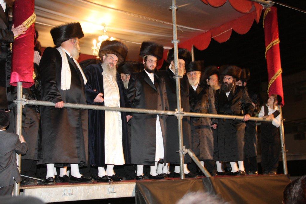 תיעוד ראשון: שמחת חתונת בית לעלוב